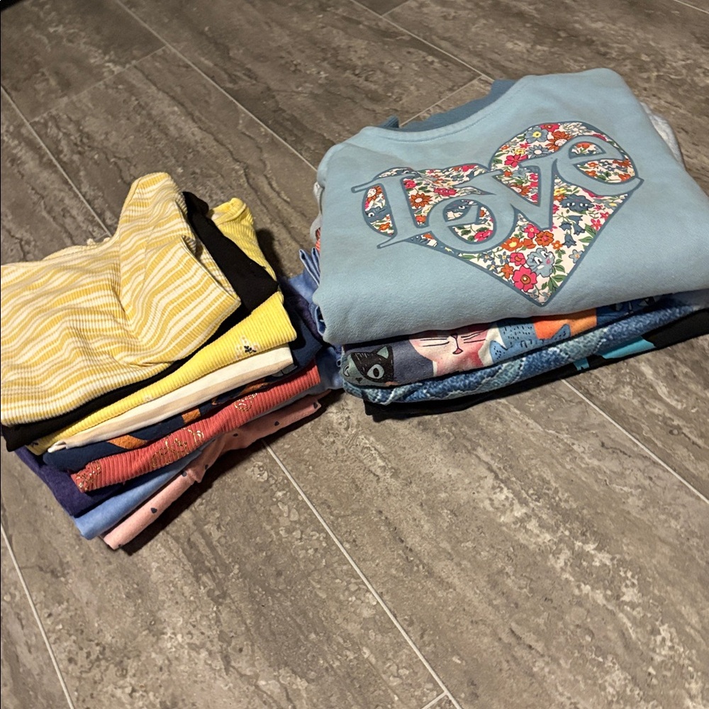 Set of 13 pieces: long sleeves shirts, night dresses, and short sleeve shirts